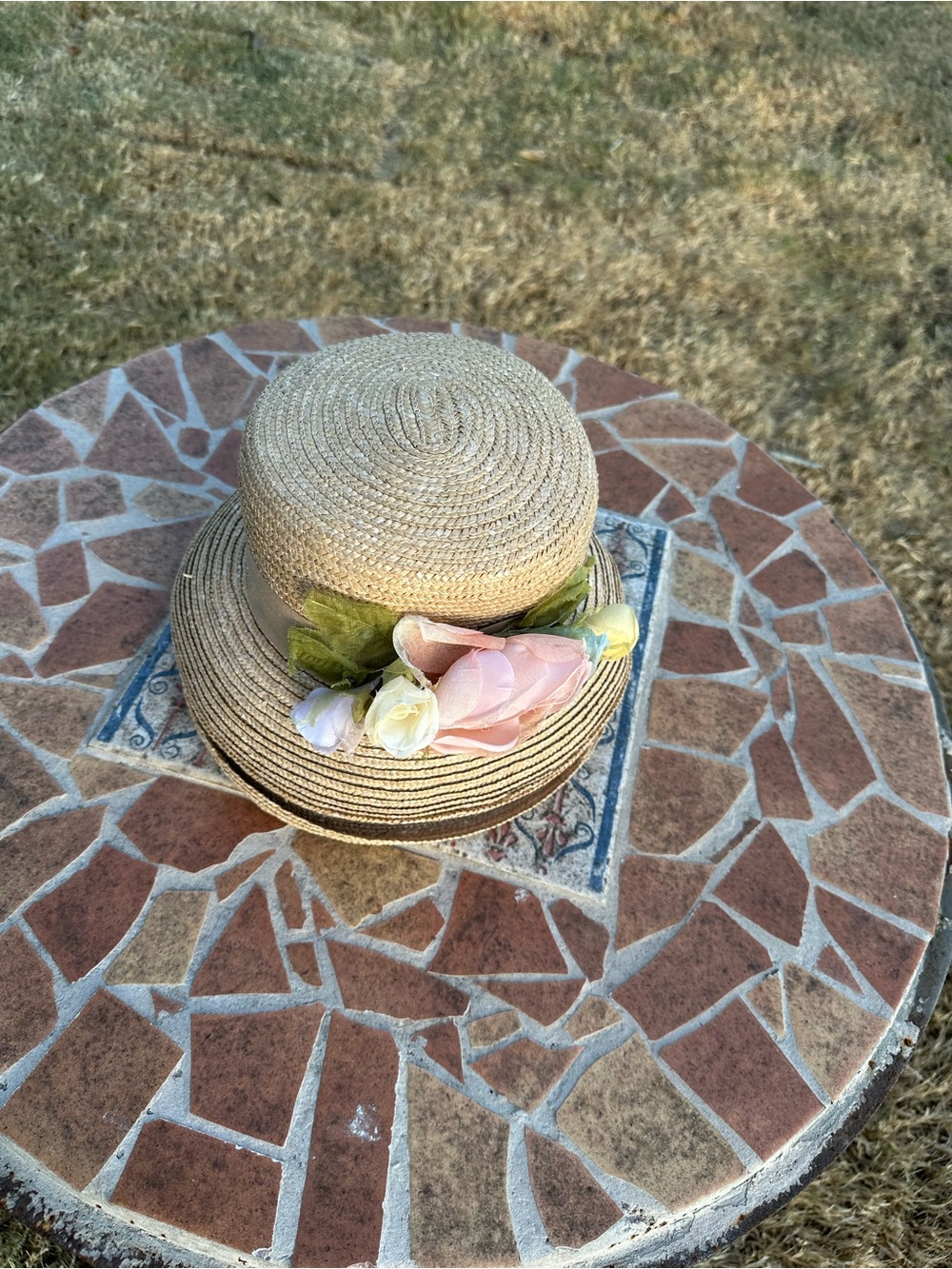 Liz Claiborne Vintage Straw Sun Hat with Pink Fabric Flowers Cottagecore